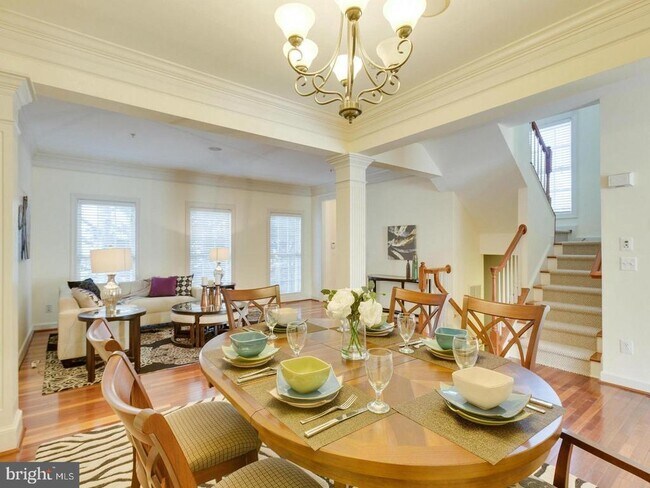Foto del edificio - 7992 Reserve Way