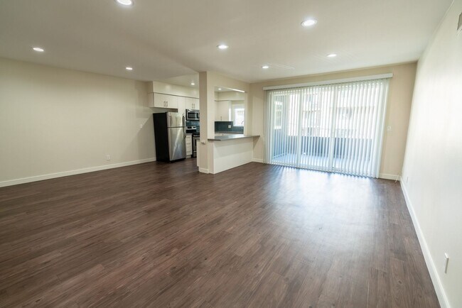 Foto del interior - 616 North Sweetzer Avenue