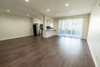 Interior Photo - 616 North Sweetzer Avenue