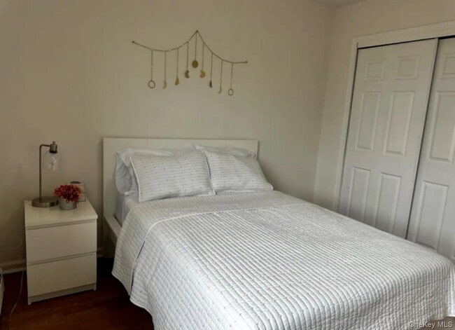 Foto del edificio - 92-12 25th Ave