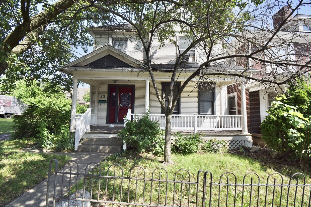 Foto principal - 23 E Parkwood Dr