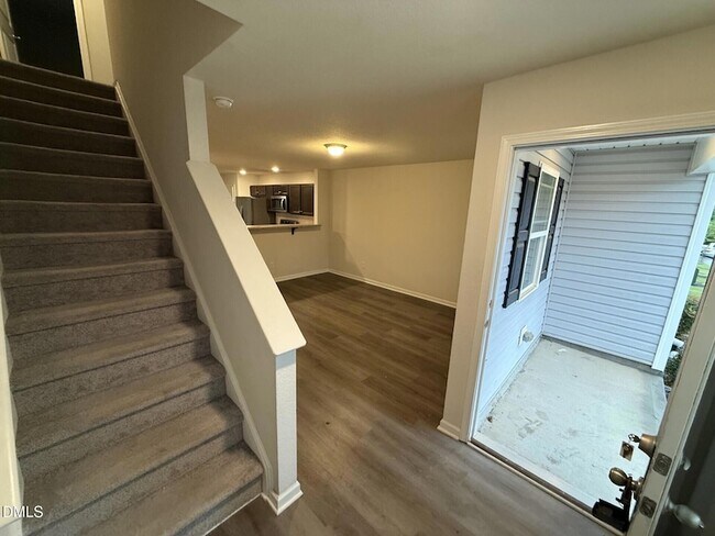 Foto del edificio - 2020 Wiggins Village Dr
