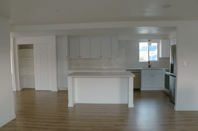 Building Photo - 1108 500 N