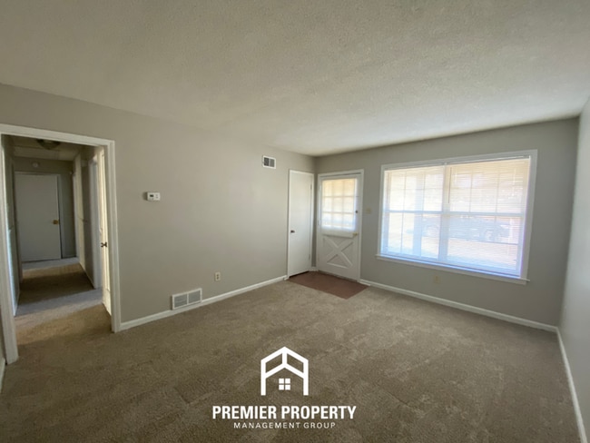 Building Photo - Spacious 3BR/2BA Memphis Home with Brick Fireplace & Fenced Backyard