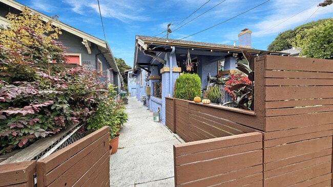 Cozy Studio with Fantastic Landscaping in ... - Cozy Studio with Fantastic Landscaping in ... Townhome