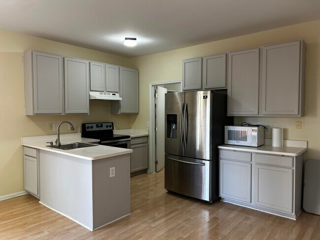 Building Photo - 38461 Saratoga Cir