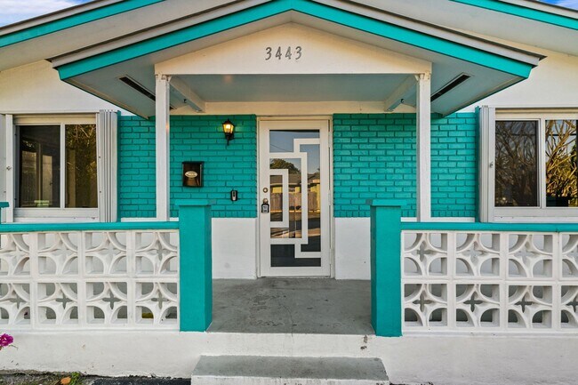 Foto del edificio - Comfortable Oakland Park Living - 3BR with Outdoor Space