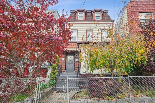 Building Photo - 225 Palisade Ave