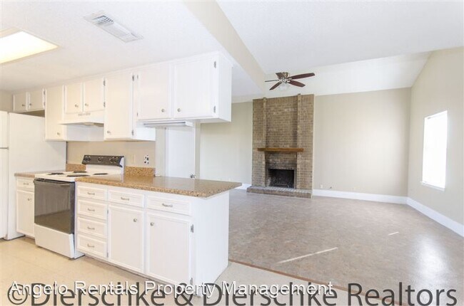 Building Photo - 2810 Sunset Dr