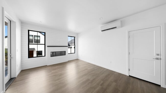 Building Photo - New Construction - 2 Bed 3 Bath - High-Eff...
