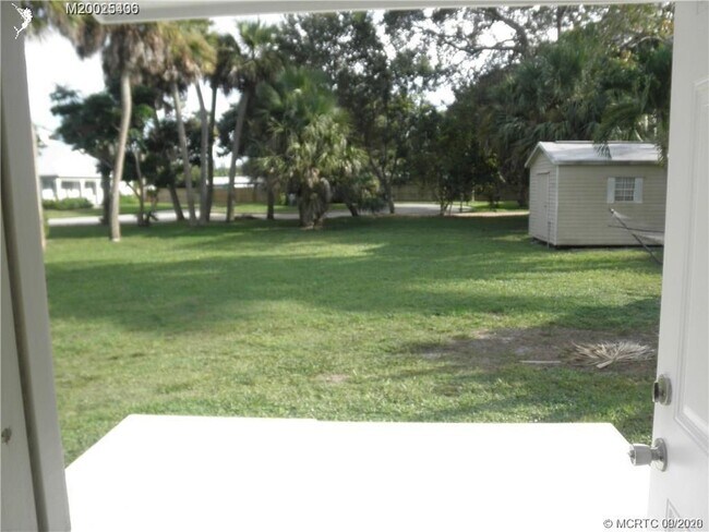 Foto del edificio - 555 SW Halpatiokee St