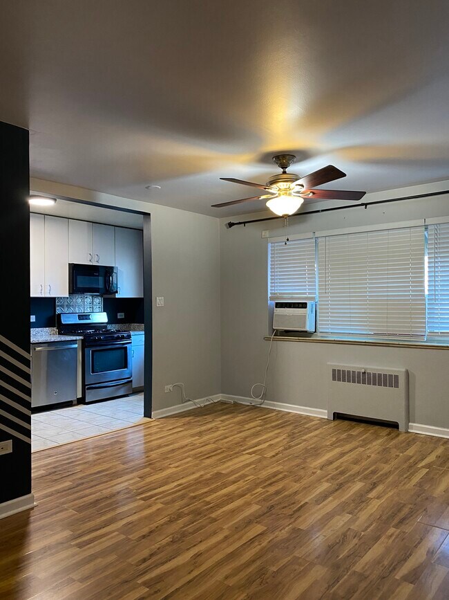Foto del edificio - 2100 N Franklin St