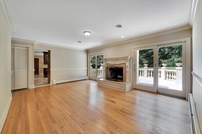 Foto del edificio - 756 Ryerson Rd