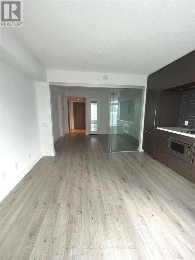 Photo du bâtiment - 155-1155 Yorkville Ave