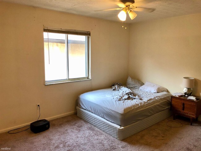 Foto del edificio - 2 br, 1 bath Apartment - 2671 Medary Ave