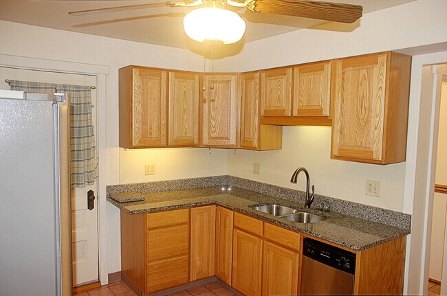 encimeras y gabinetes de cocina - 5840 Alderson St