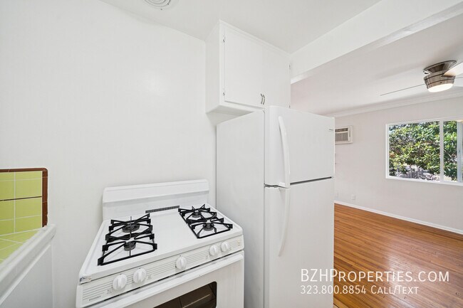 Foto del edificio - 7571 Willoughby Ave
