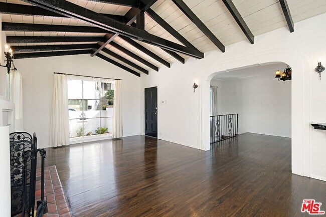 Building Photo - 1519 Silverwood Terrace