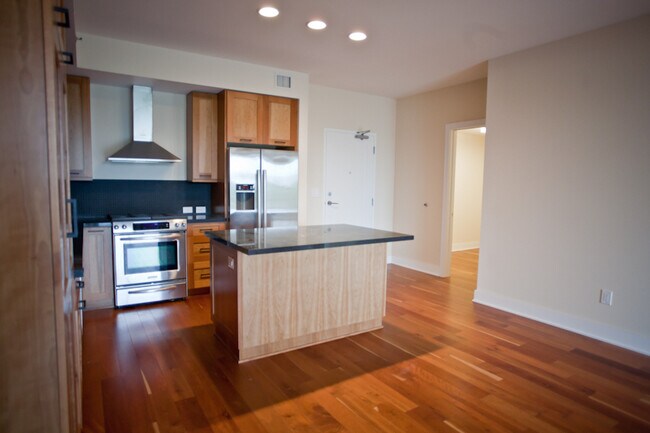 Foto del edificio - Rare Opportunity: Stunning and Spacious One-Bedroom Condo in Greenbridge!