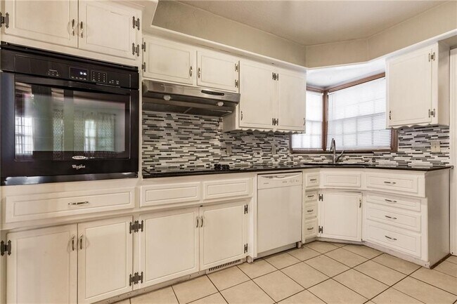 Foto del edificio - 9913 Sunnymeade Pl
