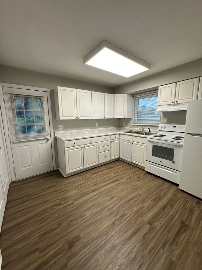 Photo - 10-12 Morehouse Ct-NOREMAC