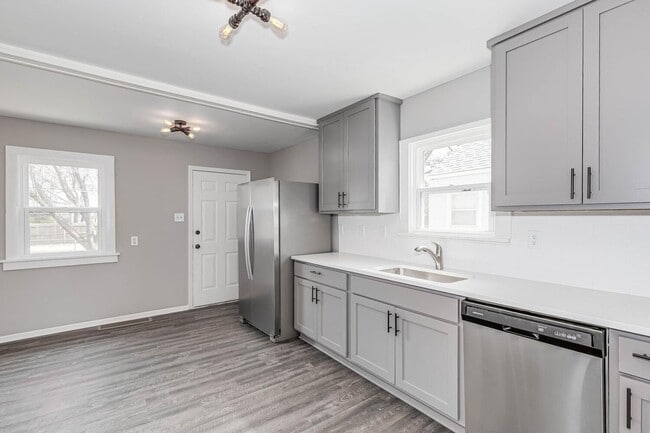 Building Photo - Cozy 2 Bedroom 1 Bathroom Home