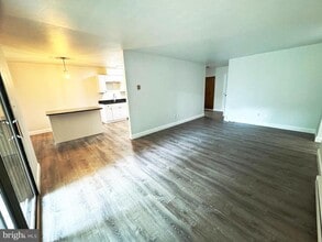 Building Photo - 400 Campbell Cir