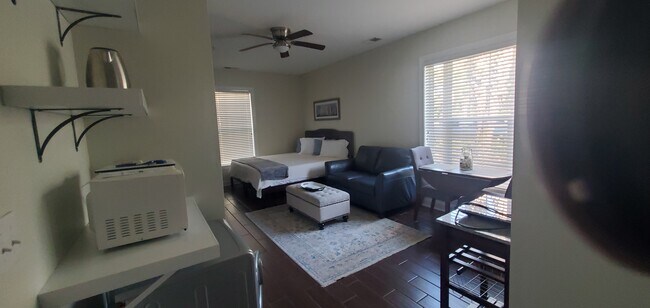 ¡2 ventanas grandes! - 108 Cypress Point Ct #106-B