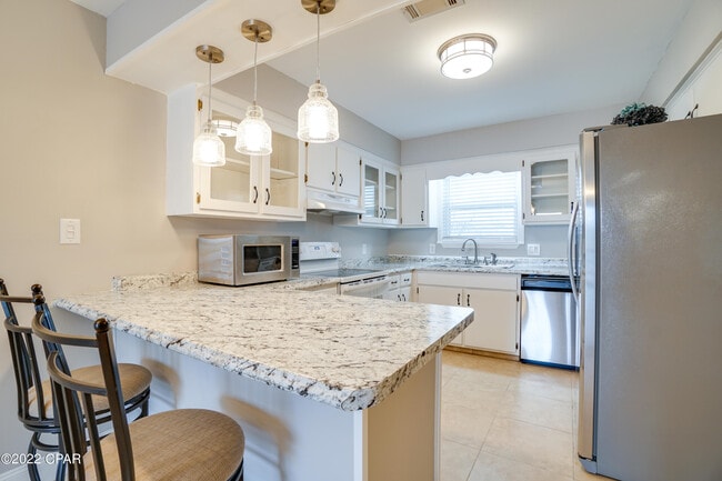 Building Photo - 1335 Capri Dr