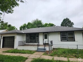 Building Photo - 704 S 9th St