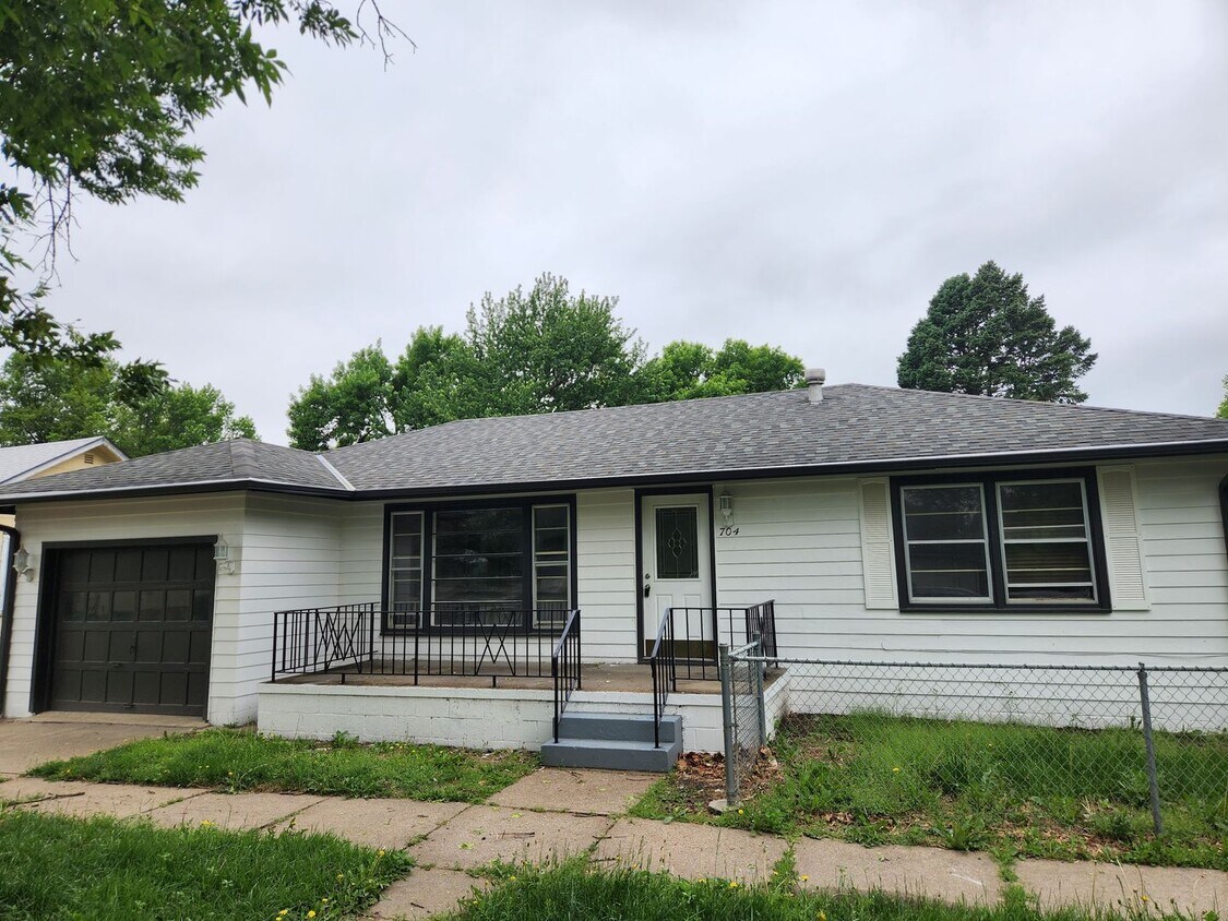 Foto principal - Newly remodeled 2/1/1 with fenced yard!