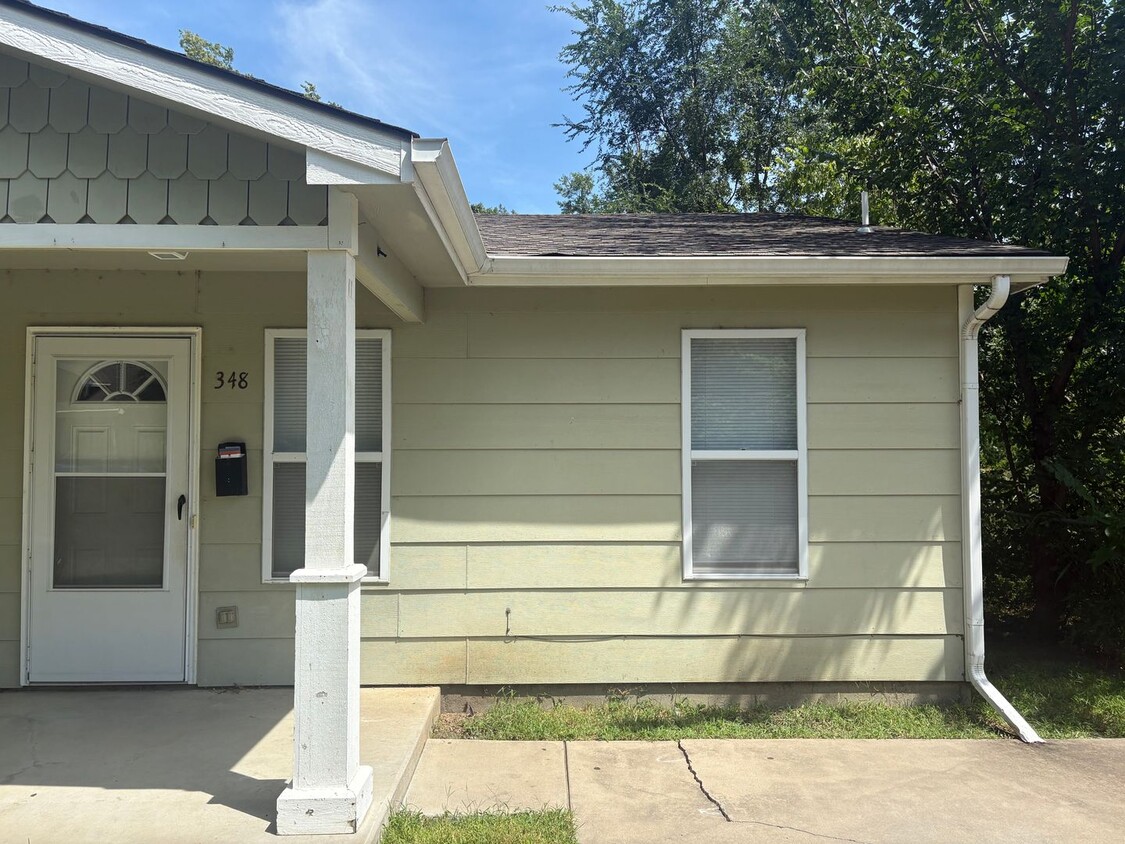 Primary Photo - 348-350 N Richmond