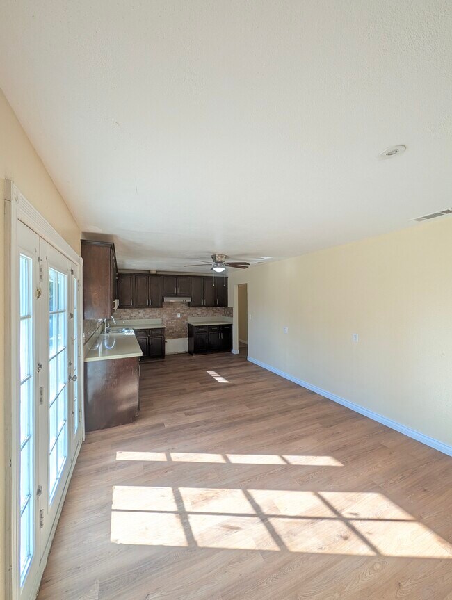 Foto del edificio - 26820 Cornell St