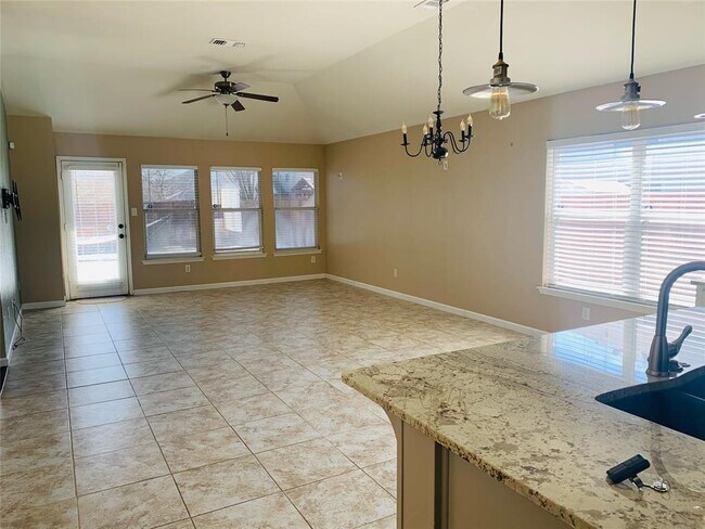 Foto del edificio - 700 Richmond Dr