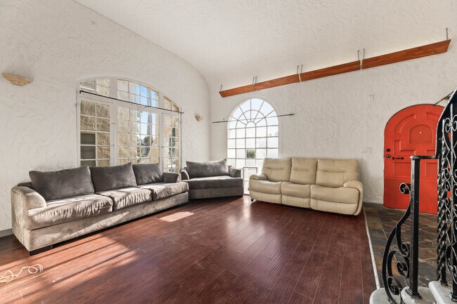 Foto del edificio - 2814 Ellendale Pl