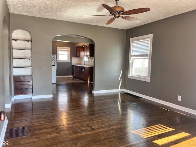 Photo - 1524 E 46th St House