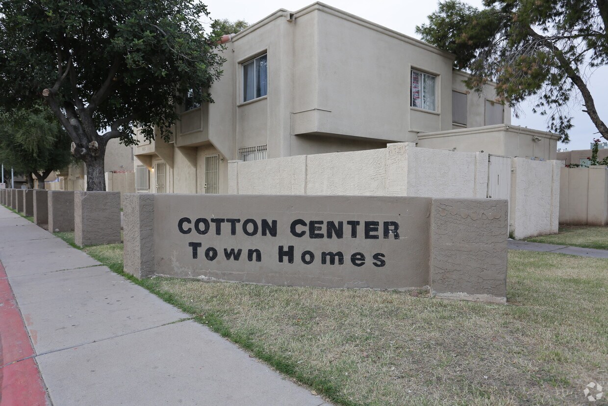 Foto del edificio - 4611 E Jones Ave