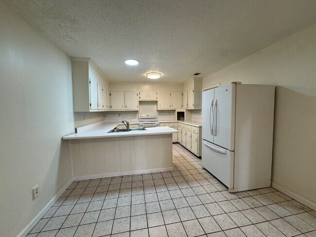 Foto del edificio - 2 bedroom 1 bathroom in Fair Play