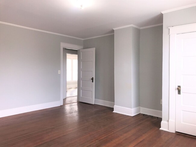 Building Photo - A Great Place to Call Home! Upstairs Apart...