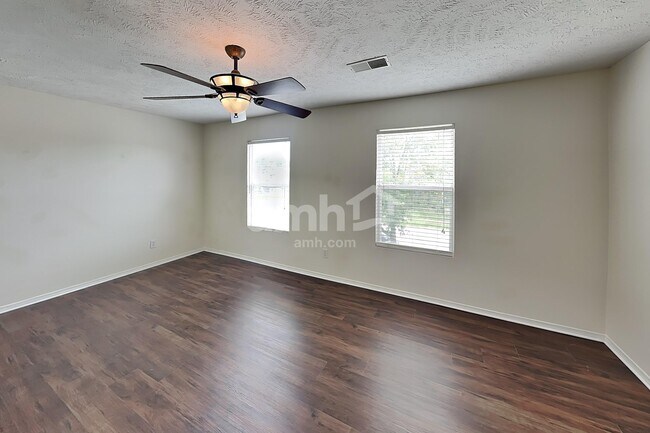 Foto del edificio - 2651 Sutherland Dr