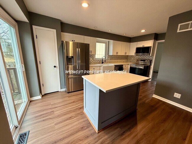 Building Photo - Amazing 3 Bedroom Home!