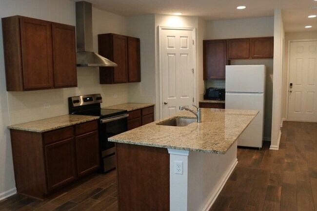 Foto del edificio - 212 Meadow Crossing Dr