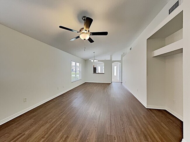 Foto del edificio - 8146 Canterbury Lake Blvd