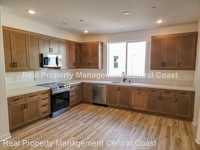 Building Photo - 3 br, 3.5 bath House - 905 Madonna Road #8