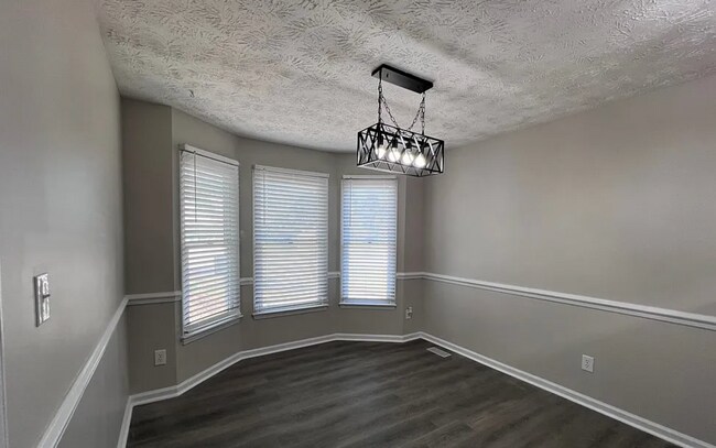 Foto del edificio - NEW LISTING!!!!!