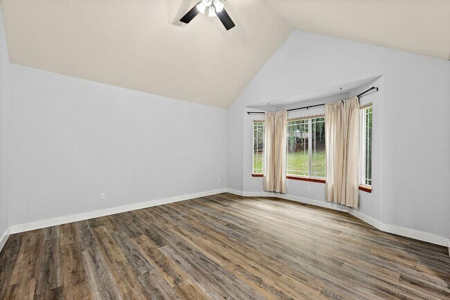 Building Photo - Spacious 3-Bed Home w/ AC, RV Parking & Hu...