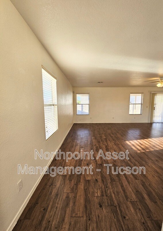 Foto del edificio - 7837 E Lamont Dr