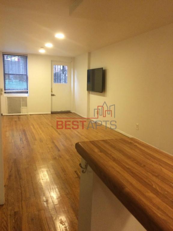 Building Photo - 455 W 47th St