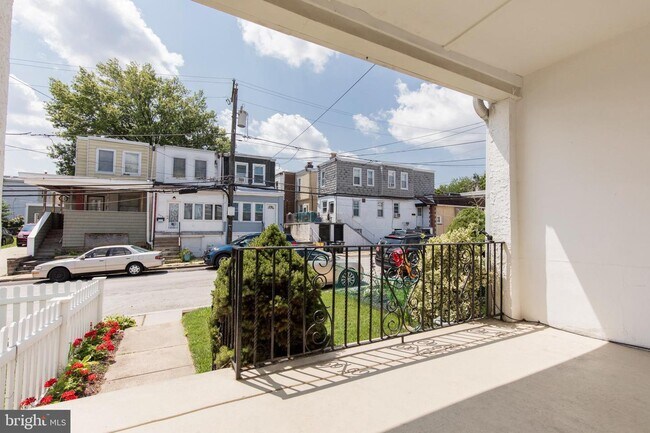 Foto del edificio - 311 Woodbine Ave
