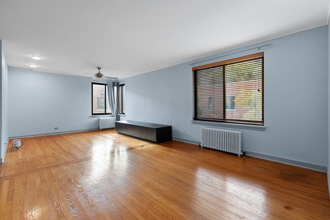 Building Photo - 1208 W Chase Ave